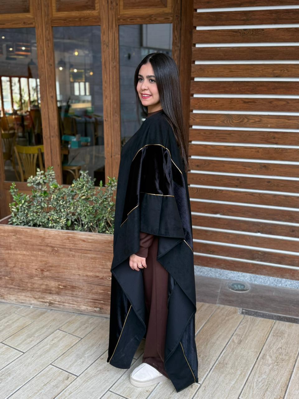 كارديجان "ليالي" المخملي الفاخر - أسود بلمسات ذهبية