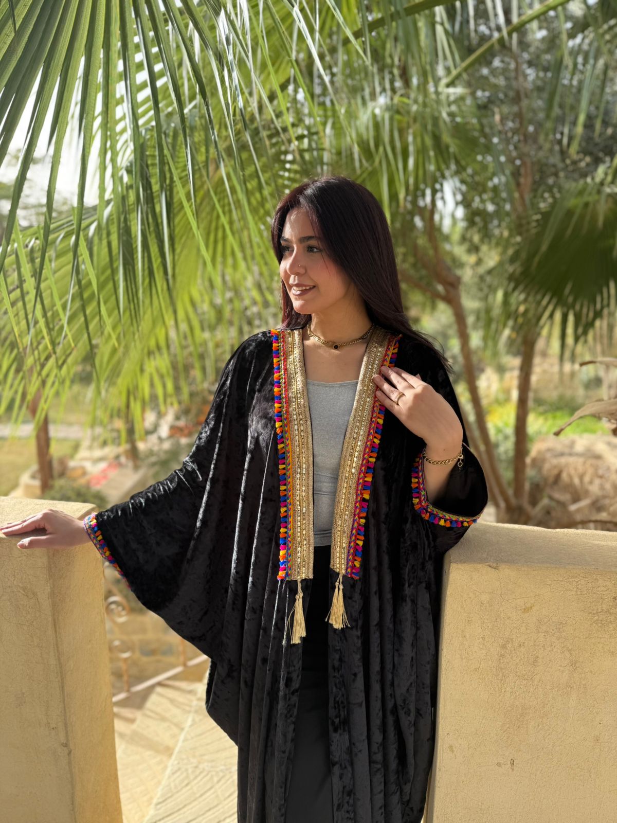 قفطان قطيفة أسود كلاسيكي بتطريز بوهيمي