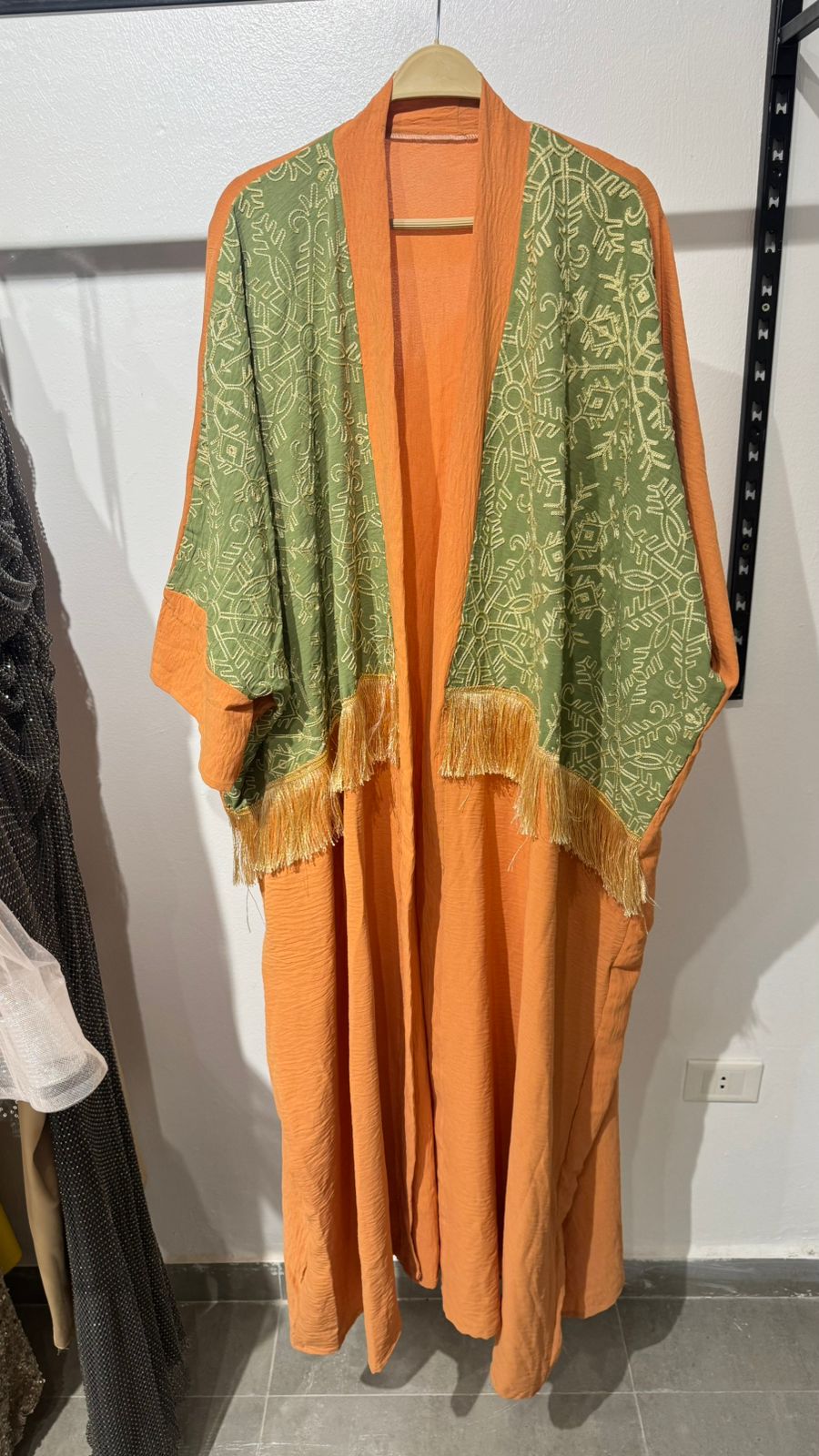 كيمونو/كارديجان كتان بوهيمي باللون البرتقالي وتفاصيل خضراء بشراشيب