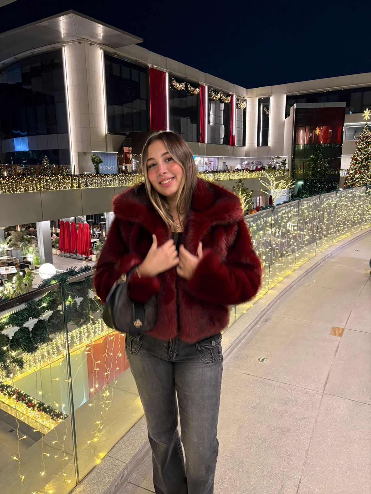 جاكيت فرو "جلامور" القصير بياقة عريضة فاخرة