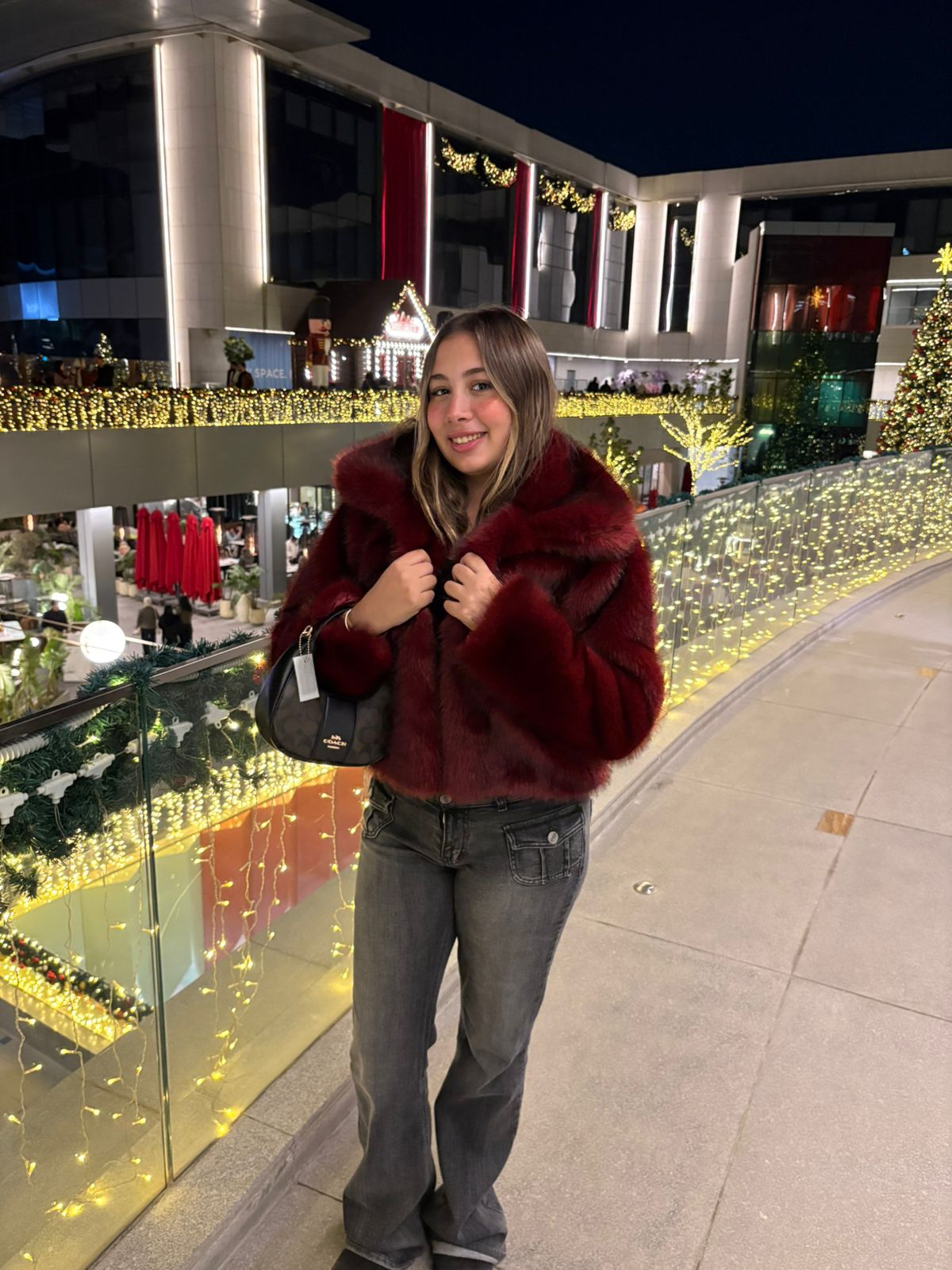 جاكيت فرو "جلامور" القصير بياقة عريضة فاخرة