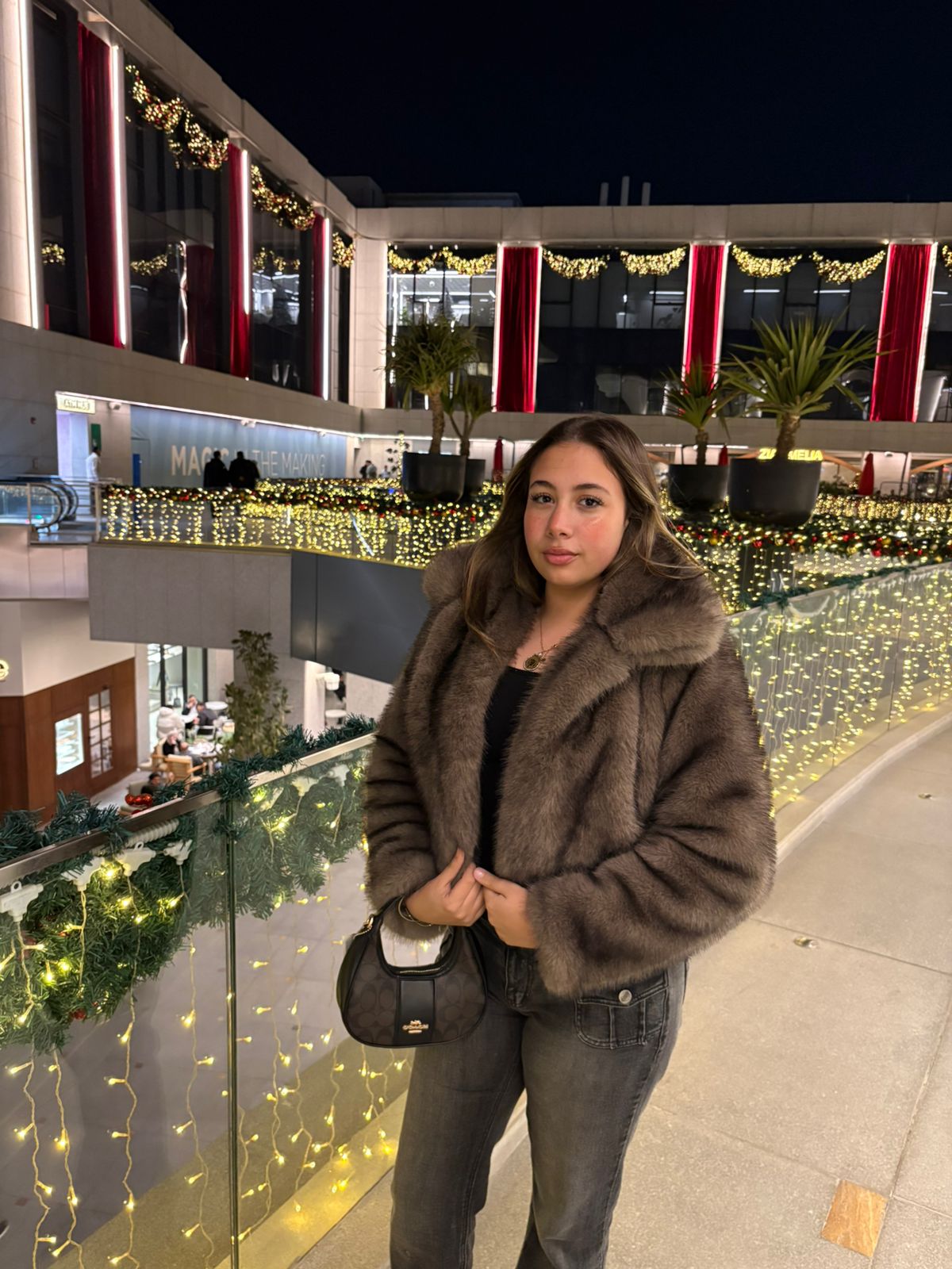 جاكيت فرو "جلامور" القصير بياقة عريضة فاخرة