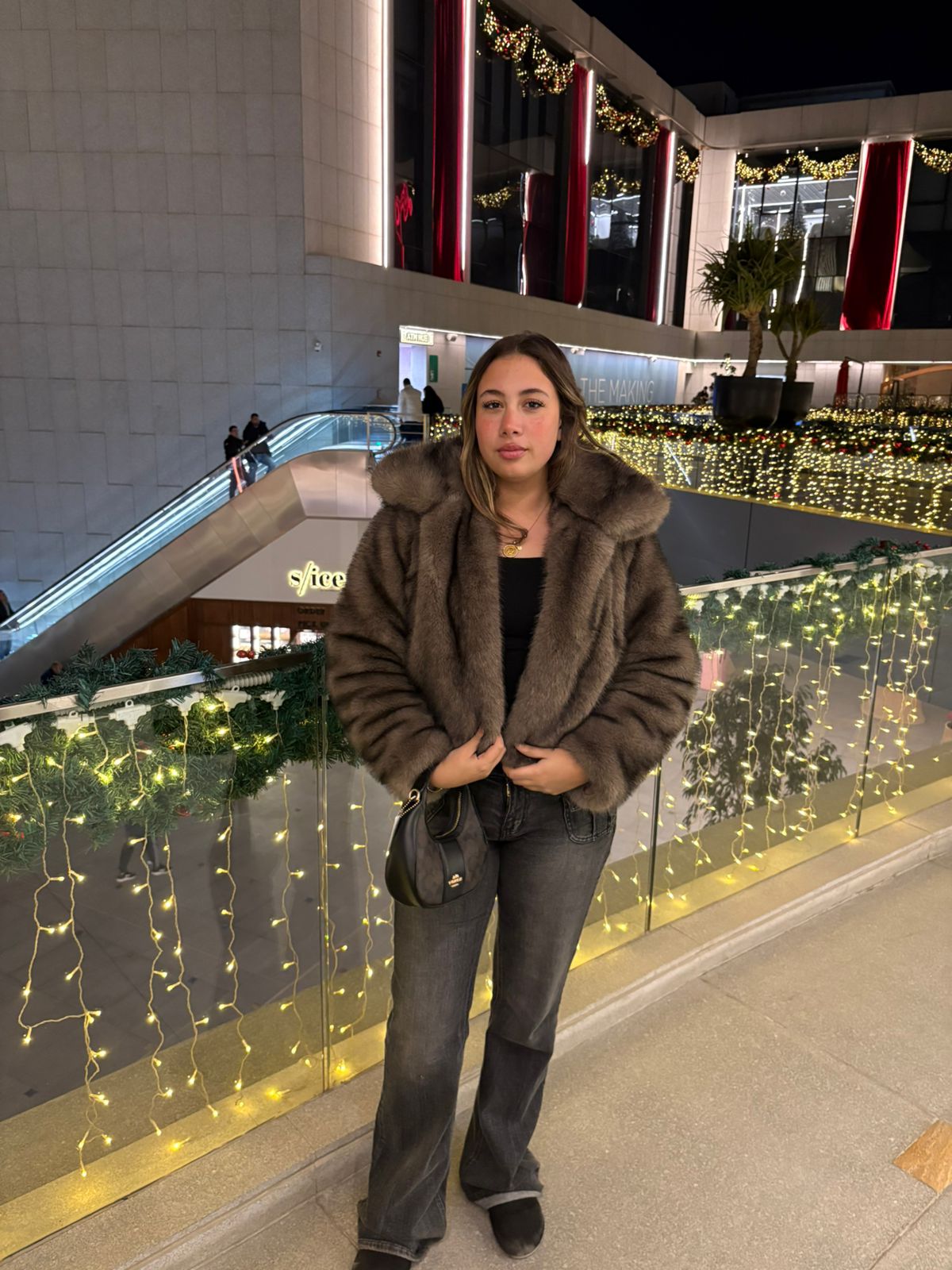 جاكيت فرو "جلامور" القصير بياقة عريضة فاخرة