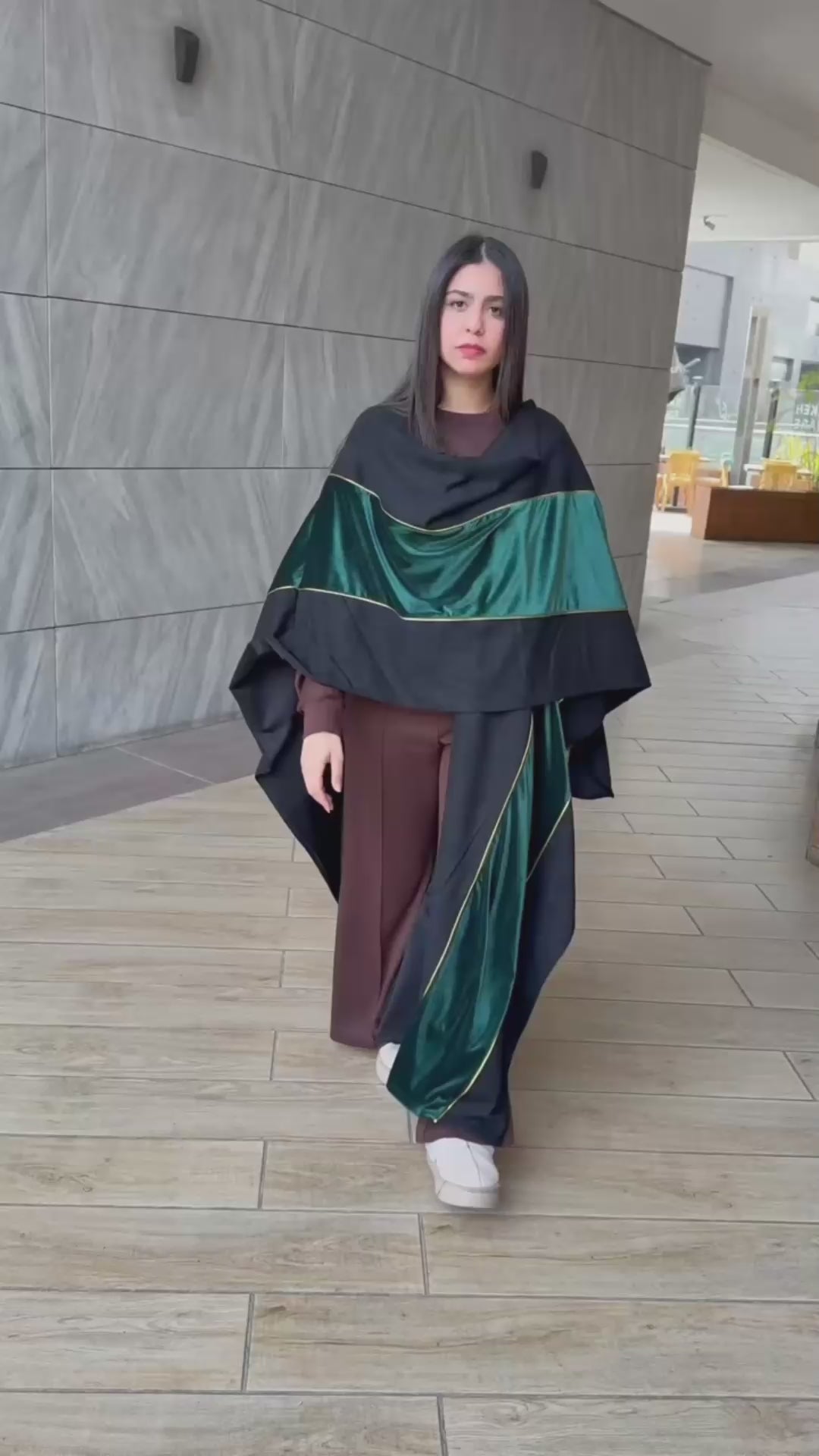 كارديجان "ليالي" المخملي الفاخر - أسود بلمسات ذهبية